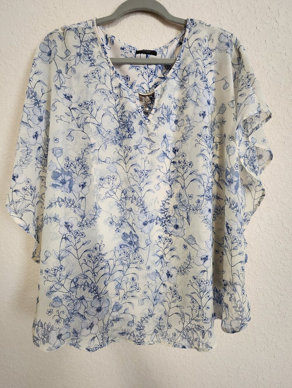 Cocomo Cream and Blue Floral Keyhole Blouse